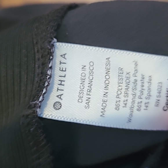 Athleta cropped Pants size 4.  Excellent Condition - Picture 6 of 10